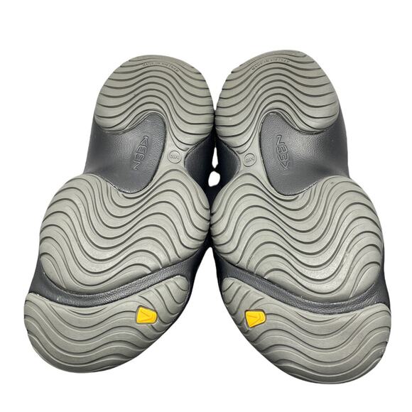 KEEN Yogui Arts Slipper Graphite Slip On Clogs Ye Shoes Mens Size 10 FAST SHIP main image 4
